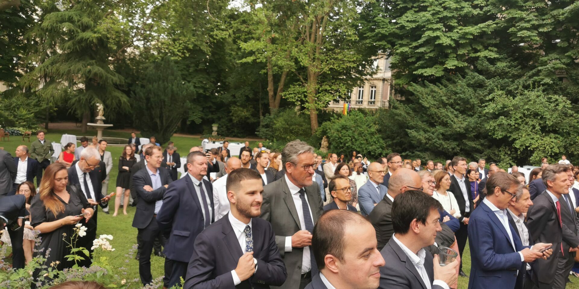 Les jeunes UE-UA 20 ans et les 1800 entreprises adhérentes du Réseau Français du Pacte Mondial - Gabriel SAINT