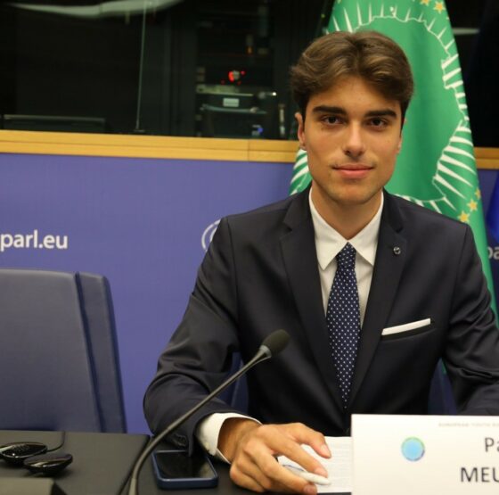 LES JEUNES UE UA